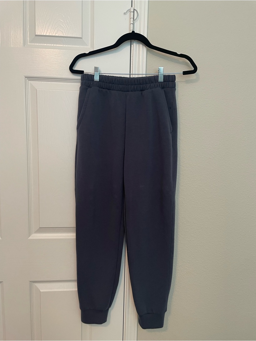 Old Navy Women’s Bounce Fleece Jogger Sweatpants